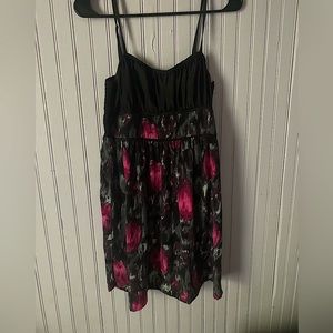 A cute, mini, abstract dress. Barely worn. In good condition.